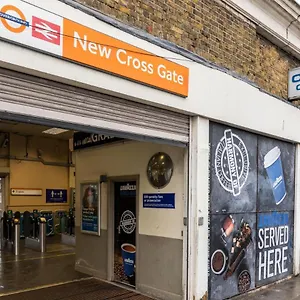 https://new-stylish-1-bedroom-flat-with-garden-london.cambridgehotelsuk.com